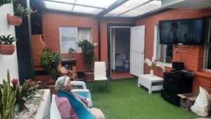Zonas comunes en hogar geriátrico ubicado en Bogotá, barrio Alhambra, Suba
