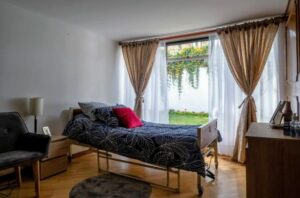 Habitación de hogar geriátrico en Bogotá, localidad Suba, Niza