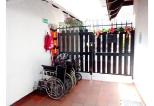 Hogar geriátrico en el barrio Batán, al norte de Bogotá