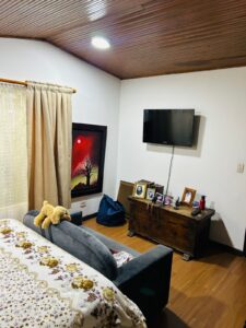 Hogar geriátrico en barrio Alhambra, norte de Bogotá
