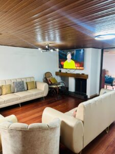 Hogar geriátrico en barrio Alhambra, norte de Bogotá